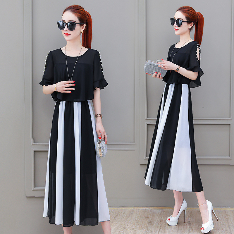 Dress4517 เดรสยาวเว้าไหล่ประดับมุกช่วงบนสีพื้นดำตัดต่อกระโปรงยาวสลับสีขาวดำ เอวสม็อคยางยืด มีซับในอย่างดีทั้งชุด ผ้าชีฟองเกรดพรีเมียมเนื้อดีหนาสวยมีน้ำหนักทิ้งตัว งานดีทรงดีใส่สวยดูไฮ ใส่ทำงาน/ใส่ออกงานได้