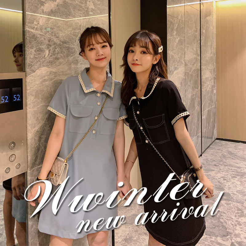 Dress4563 เดรสคอปกกระดุมหน้าสีพื้น ดีเทลแต่งแถบลูกไม้ปกและปลายแขน กระเป๋าอก ผ้าโพลีเนื้อดีใส่สบาย ผ้ามีน้ำหนักทิ้งตัว งานสวยใส่ง่าย ทรงนี้น่ารักมีติดตู้ไว้ใส่ได้เรื่อยๆ มี 2 สี ฟ้า, ดำ