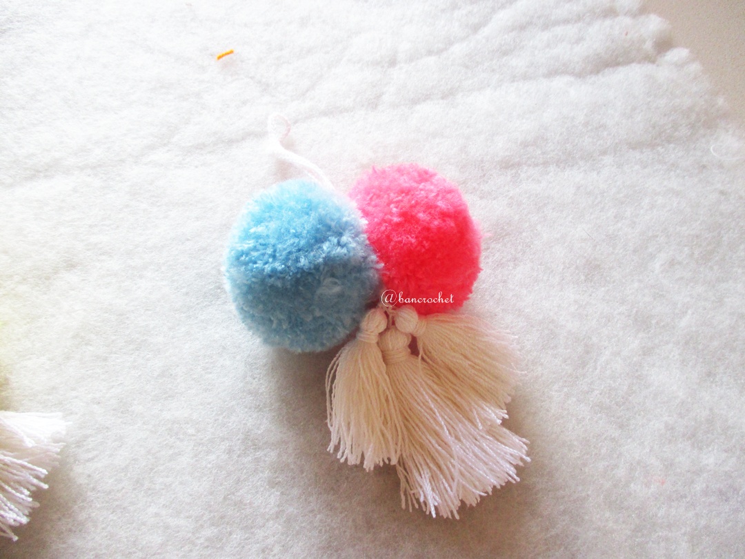 พู่+ปอมปอมแขวนกระเป๋าถักโครเชต์ pompom crochet
