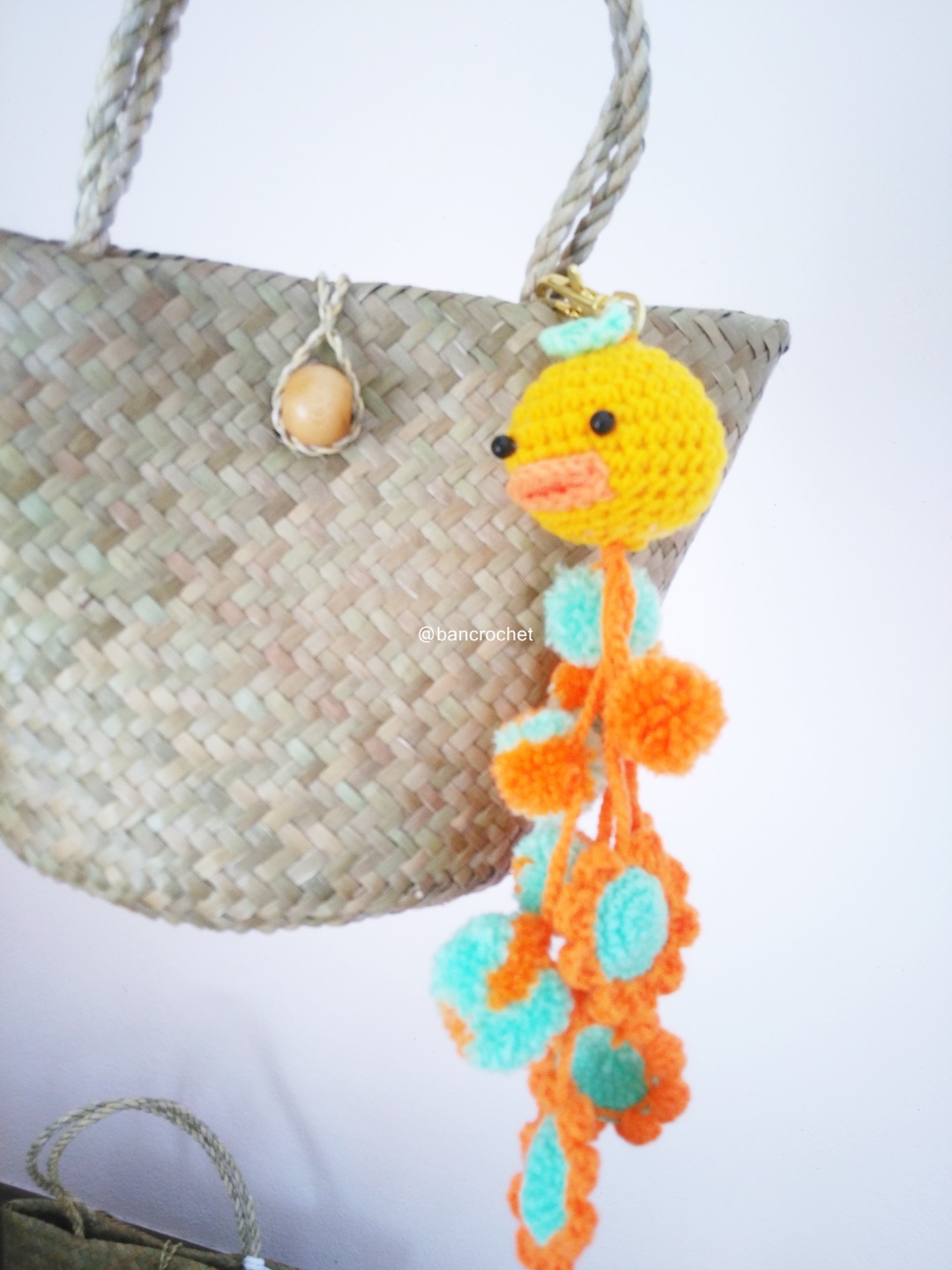 Bancrochet กระเป๋าสานกระจูดห้อยพวงกุญแจ grajood basket weave bags คละสี 7*10*7*12 นิ้ว