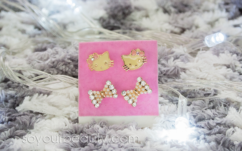 ชุดต่างหูคิดตี้ Hello Kitty 1 ชุดมี 2 คู่ ต่างหูคริสตัล