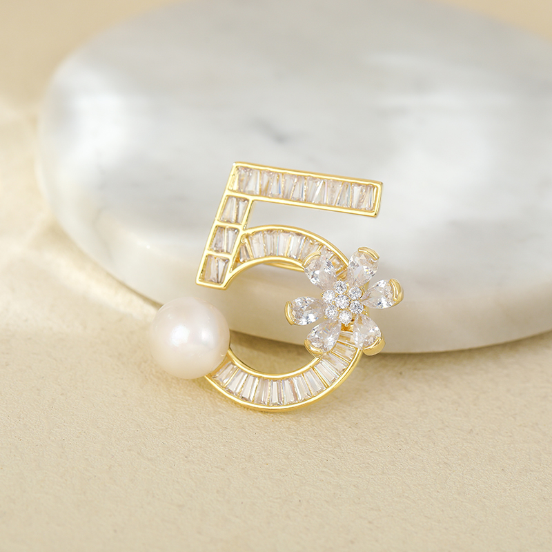 เข็มกลัด เข็มกลัดสวยๆ เข็มกลัดติดเสื้อ Brooch