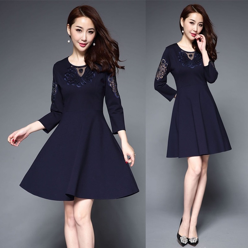 Dress4602 เดรสไซส์ใหญ่แขนยาวทรงสวยสีพื้นกรม แต่งลูกไม้ที่อกและแขน ซิปหลังใส่ง่าย ผ้าคอตตอนสแปนเด็กซ์เนื้อดีมีน้ำหนักทิ้งตัวยืดหยุ่นสูงใส่สบาย งานดีทรงดีใส่สวย ใส่เที่ยว/ใส่ทำงานได้