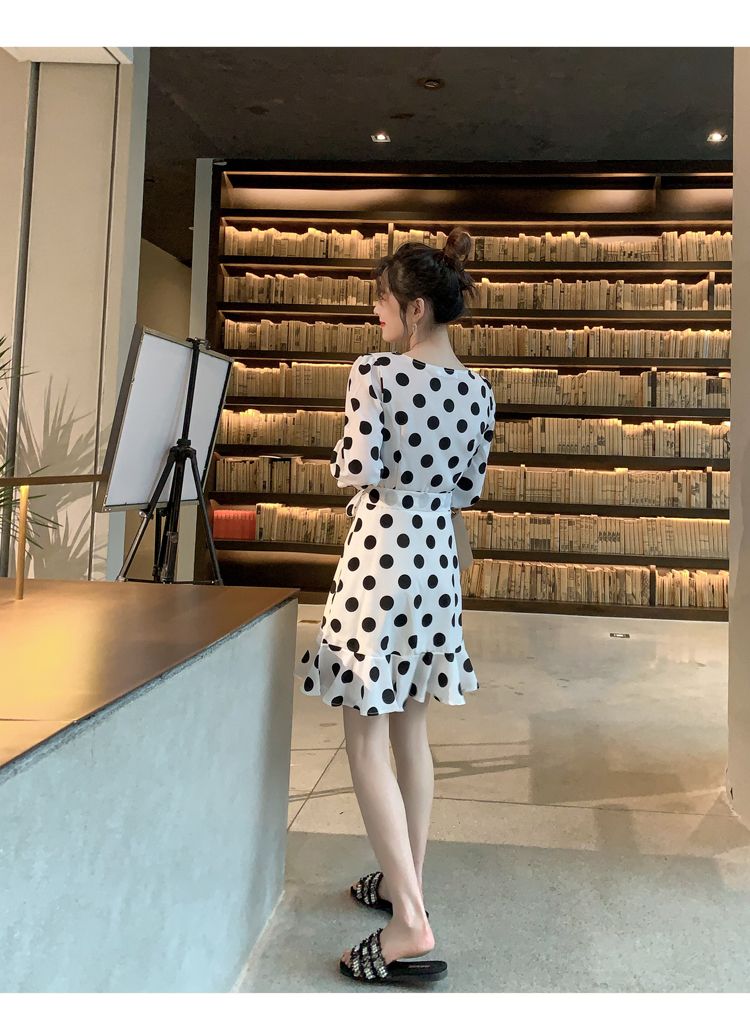 Dress4544 เดรสลายวงกลมทรงเข้ารูปชายระบาย อกแต่งกระดุม แขนยาวสี่ส่วน ซิปข้าง มีผ้าผูกเอว ผ้าไมโครเนื้อดี งานดีทรงดีใส่สวย ใส่ทำงาน ใส่เที่ยว ชุดเดียวจบ มี 2 สี แดง, ขาว
