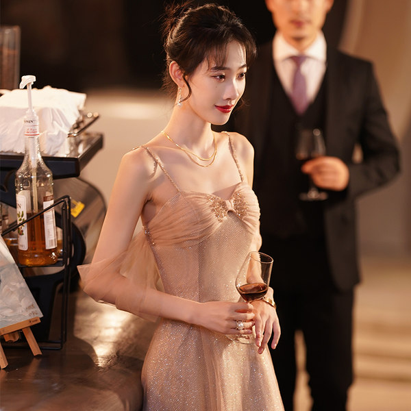 ชุดราตรี ชุดราตรีสวยหรู แบบ ทันสมัย Evening dress