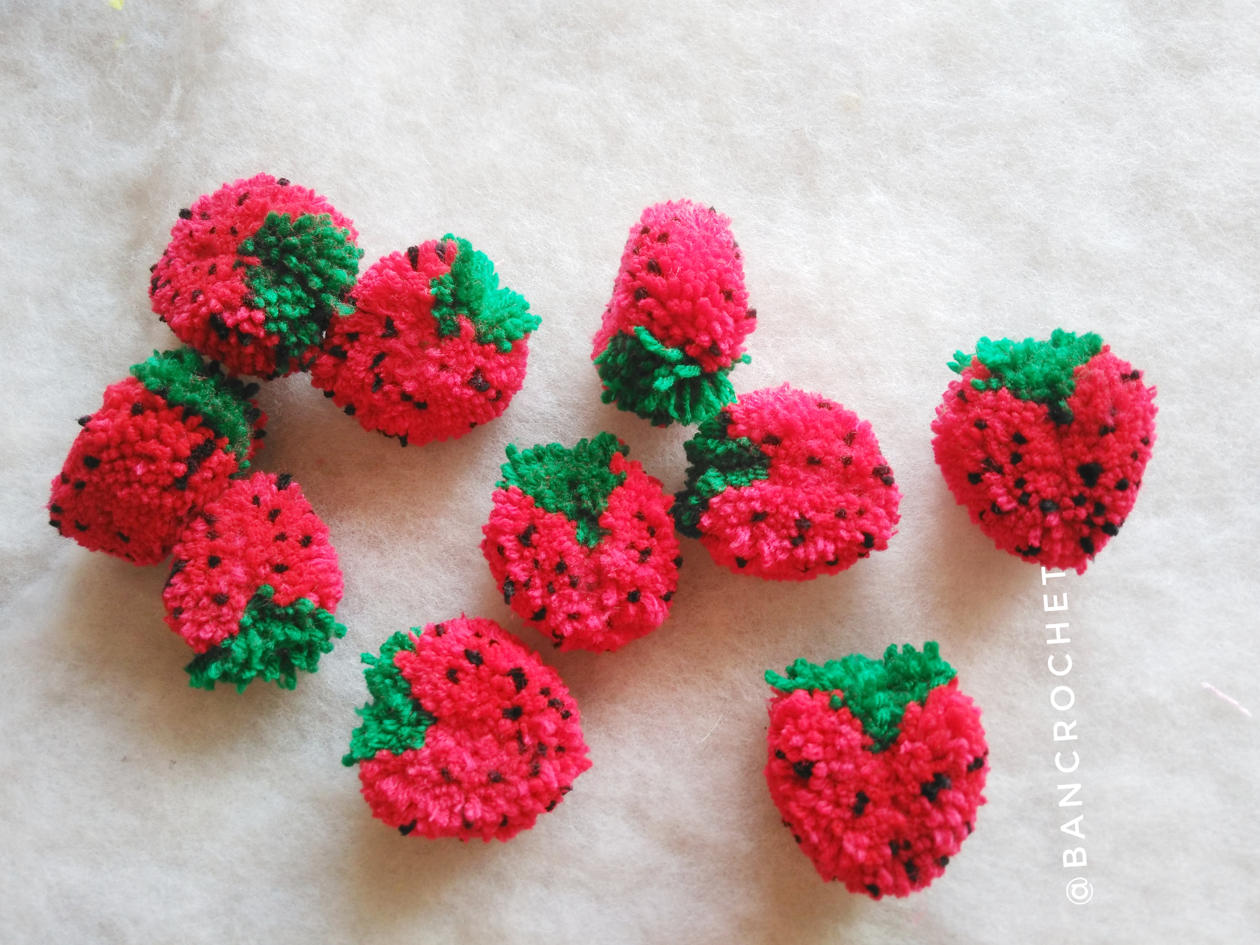 Bancrochet ปอมปอมสตรอเบอรี่ (เฉพาะราคาส่ง) pompoms strawberry (only wholesale) สำเนา หลากสี/mix 2 นิ้ว/ 2 inch