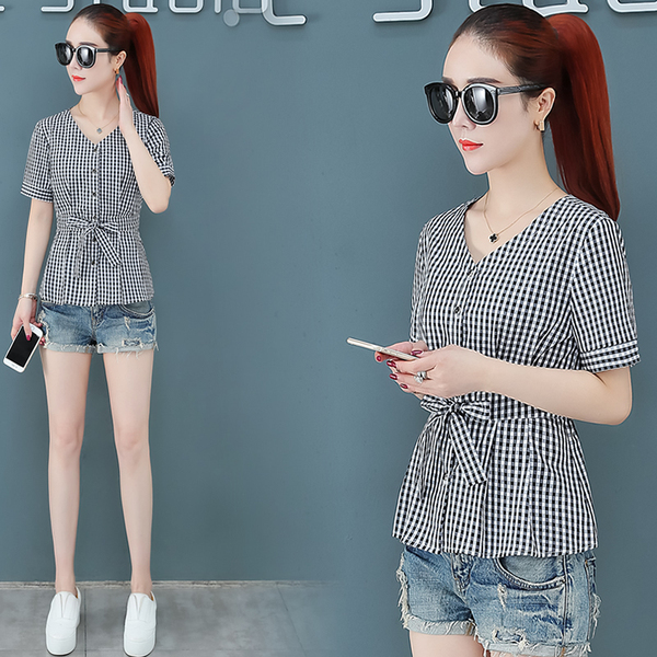 เสื้อผ้าแฟชั่นผู้หญิง เสื้อเชิ้ตแบบฮิตๆ T-shirt ผู้หญิง BY Yiyi