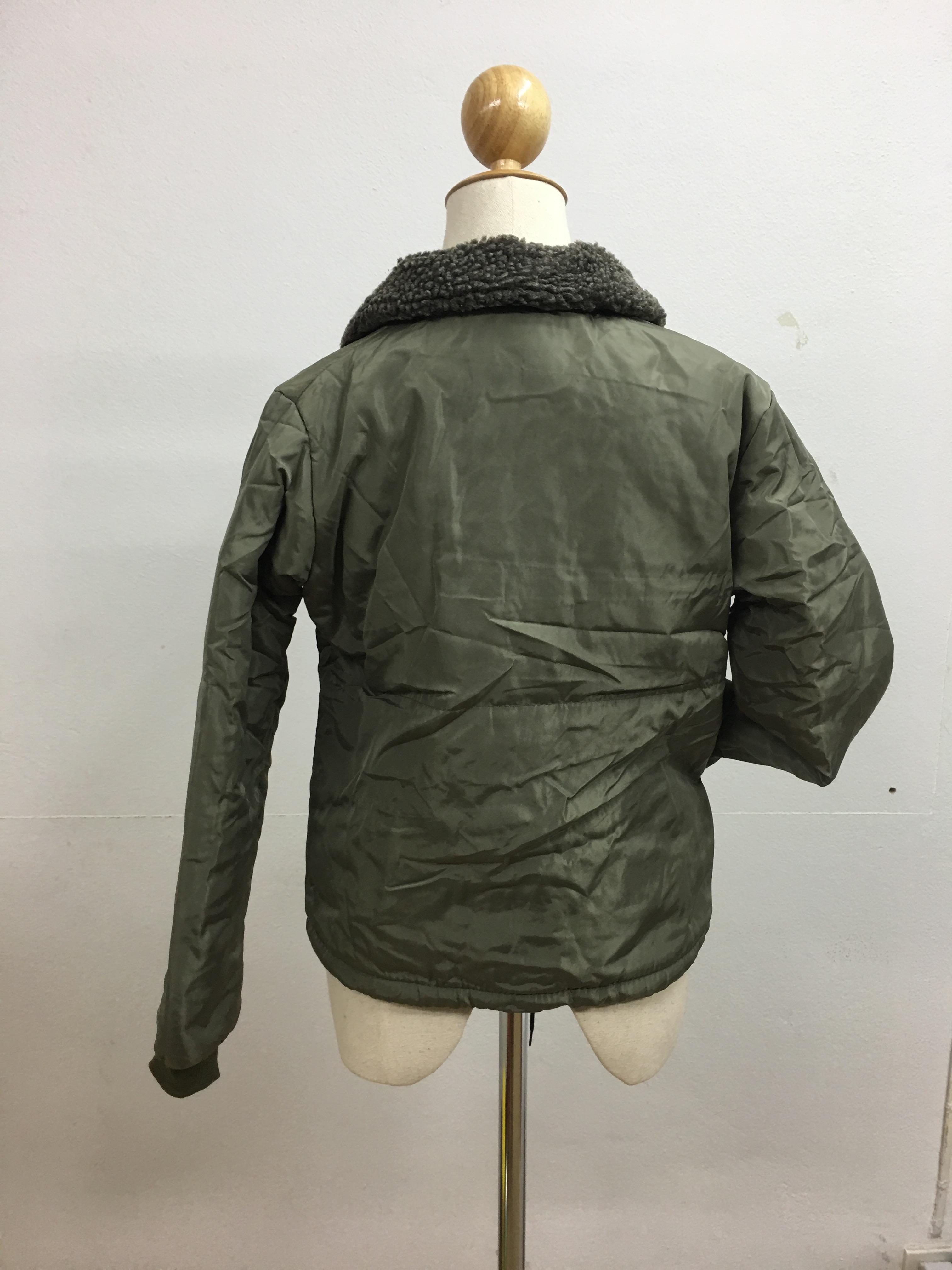 เสื้อกันหนาว บุนวมฟูๆ แต่งขนแกะที่คอปกเสื้อ ตัวสั้นน่ารัก ผ้าร่มเนื้อดีกันลม เกาหลีมากๆ พร้อมส่ง