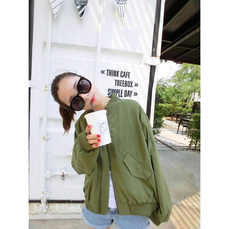 เสื้อคลุมสไตล์เกาหลี สีเขียวทหาร ทรงสวย ผ้าเนื้อด้าน ไม่มีซับใน ใส่คลุมกำลังดี เท่ๆ สีเขียวทหาร