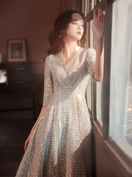 ชุดราตรี ชุดราตรีสวยหรู แบบ ทันสมัย Evening dress