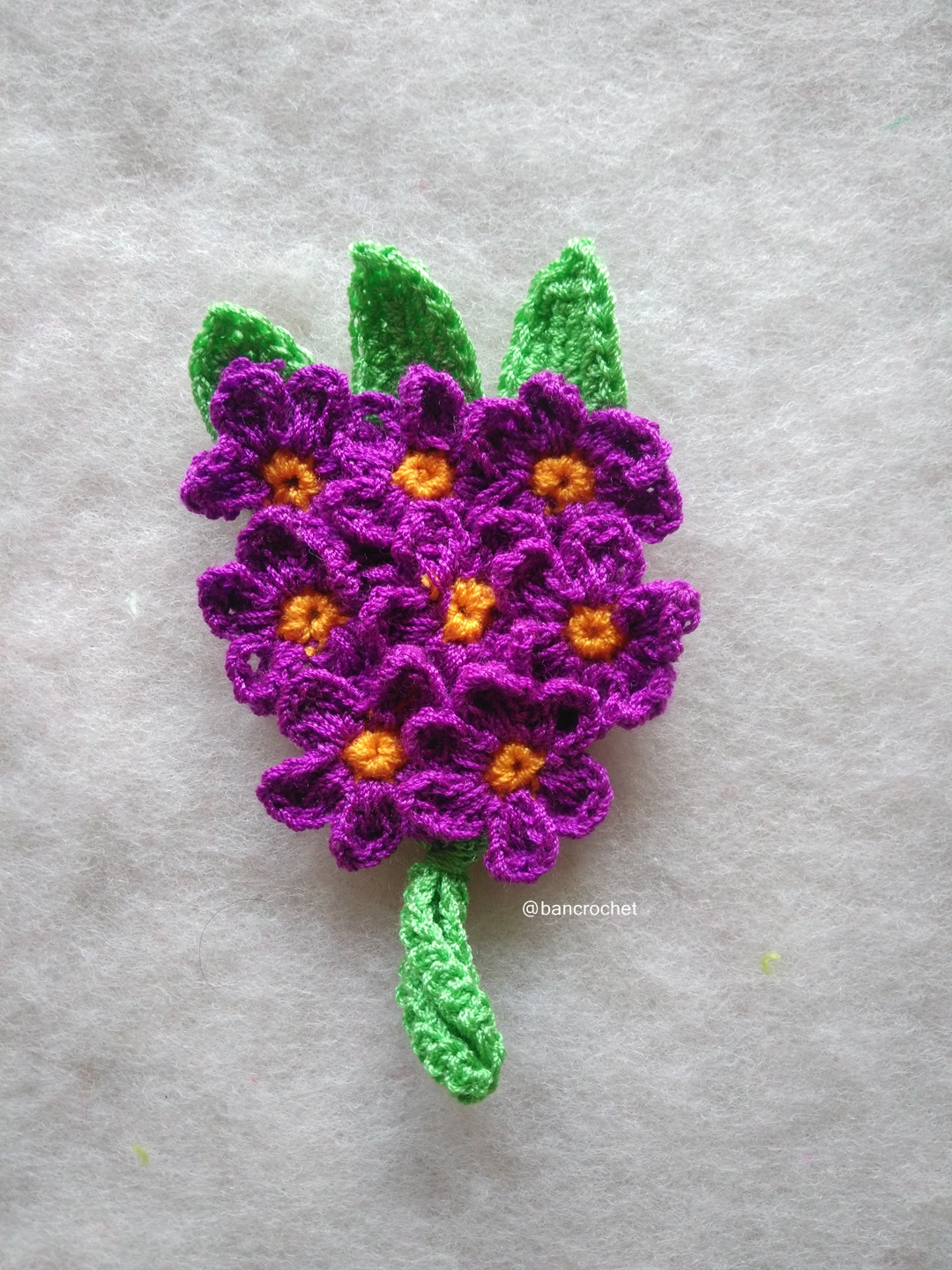 Bancrochet ช่อดอกไม้จิ๋วถักโครเชต์ Mini flower bouquet crochet สีม่วงเข้ม 5 นิ้ว