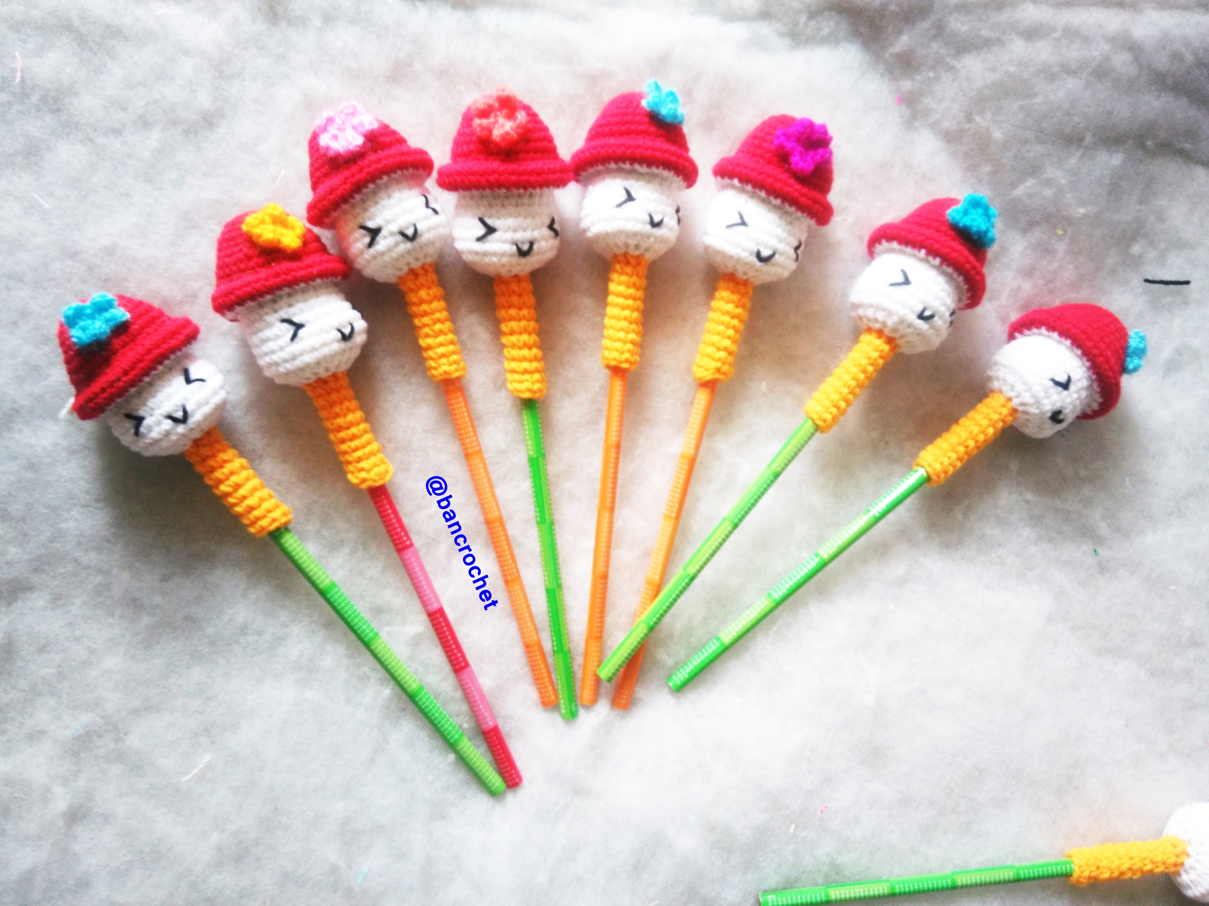 Bancrochet ที่ครอบหัวดินสอ เห็ดถัก crochet mushroom pencil cover แดง 8นิ้ว