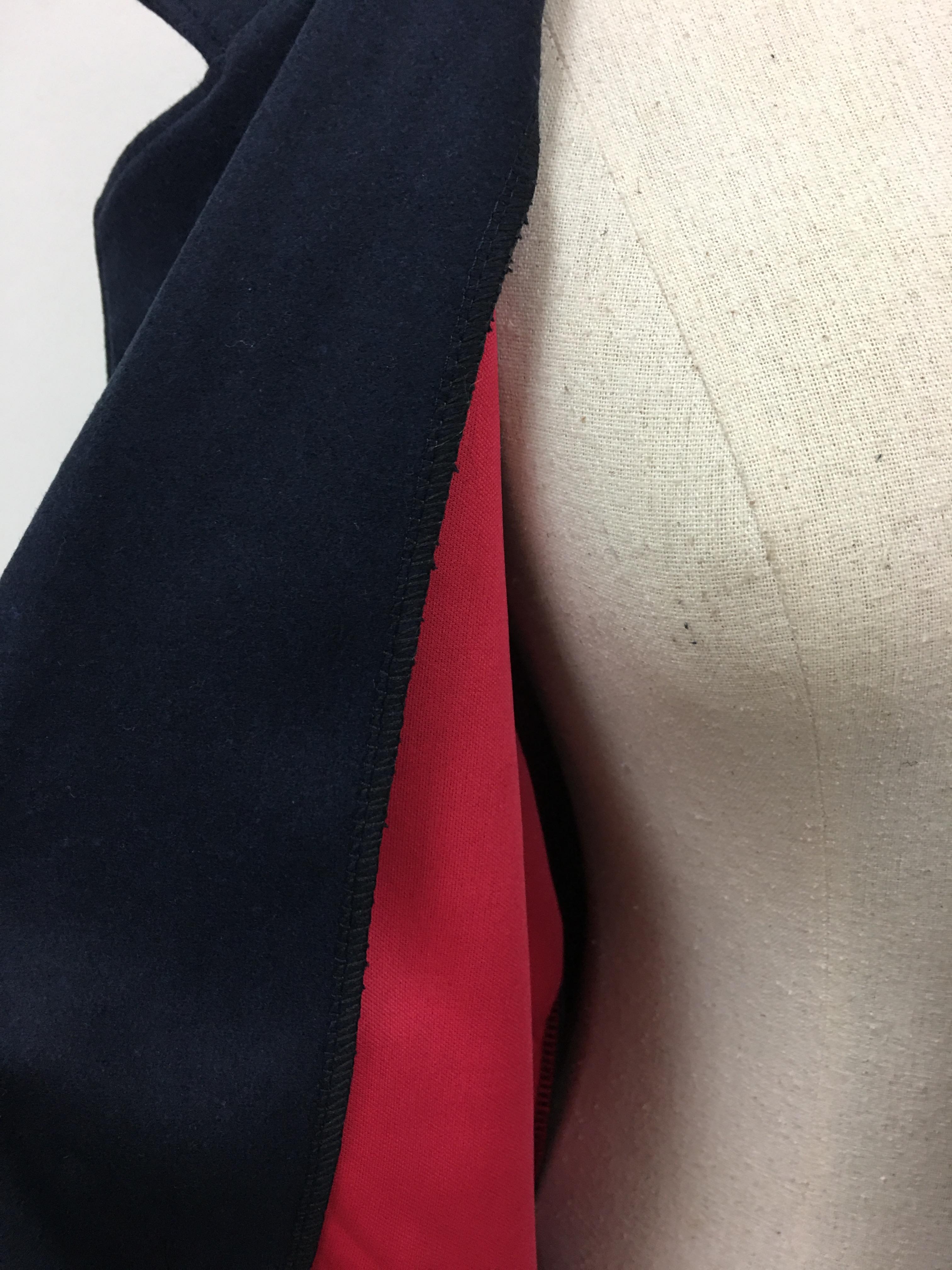 เสื้อโค้ททรงเก๋ ผ้าวูทรงแข็งเนื้อดี บุซับในกันลม แต่งพับแขนสีแดง ชายรุ่ยเซอร์ๆ งานเก๋มาก พร้อมส่ง สีเทา/สีกรม กดเลือกด้านล่างได้เลยค่ะ