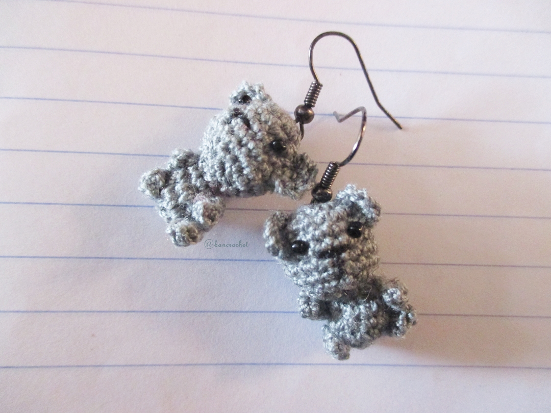 ต่างหูถัก รูปหมีเทา ขนาด 1.5 นิ้ว mimi bear amigurumi earrings crochet 1.5 inches