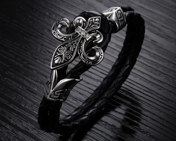สร้อยข้อมือผู้ชาย กำไลข้อมือชาย หนังแท้สีดำ ดีไซน์ รูปดาบ สีเงินทำจาก แสตนเลสแท้ ไม่ลอก ไม่ดำ ฝังเพชร Cz ตรงกลาง สวยหรู 94603