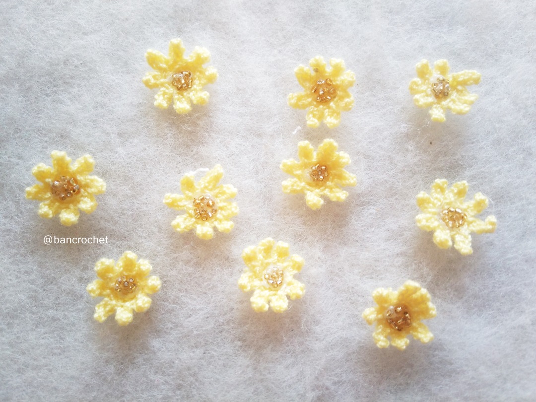 Bancrochet ดอกไม้จิ๋วถักโครเชต์ crochet mini flowers สีเหลือง 0.5 นิ้ว