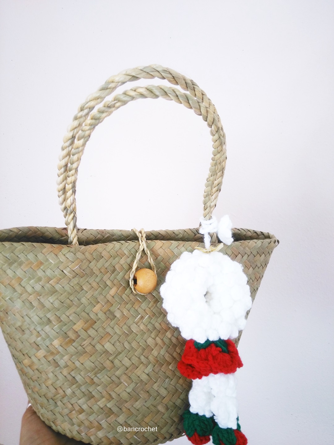 Bancrochet กระเป๋าสานกระจูดประดับพวงมาลัย grajood basket weave bags คละสี 7*10*7*12 นิ้ว