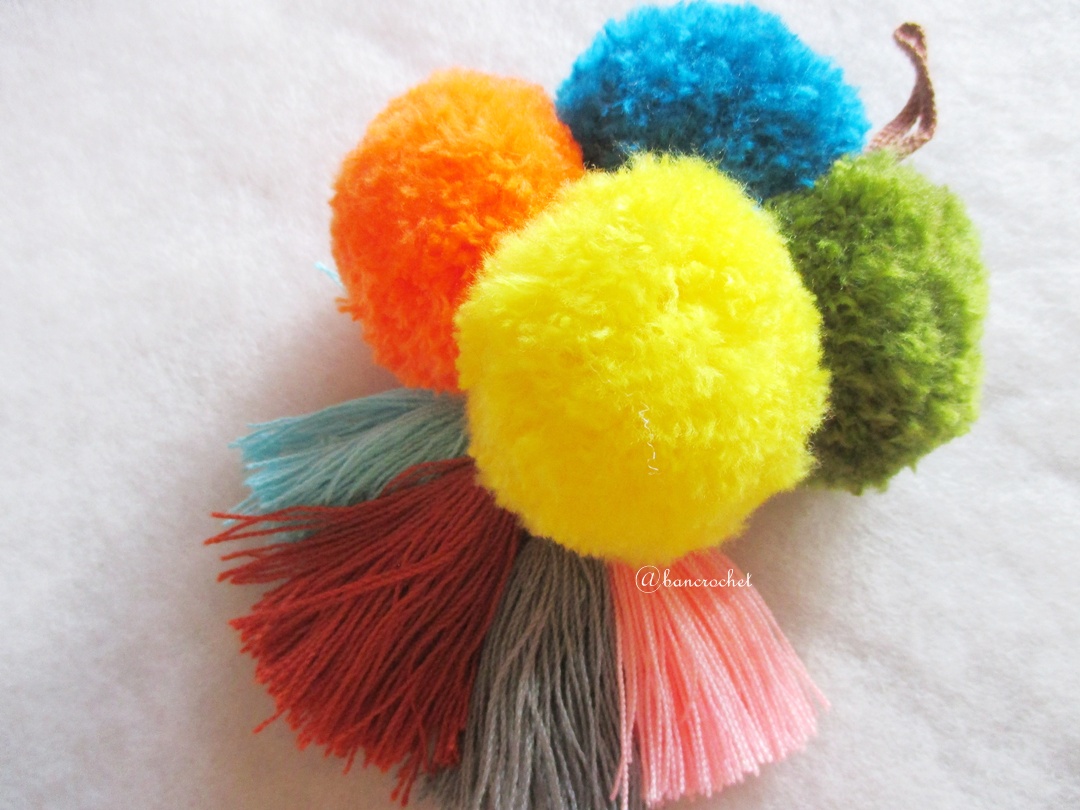 พู่+ปอมปอมแขวนกระเป๋าถักโครเชต์ pompom