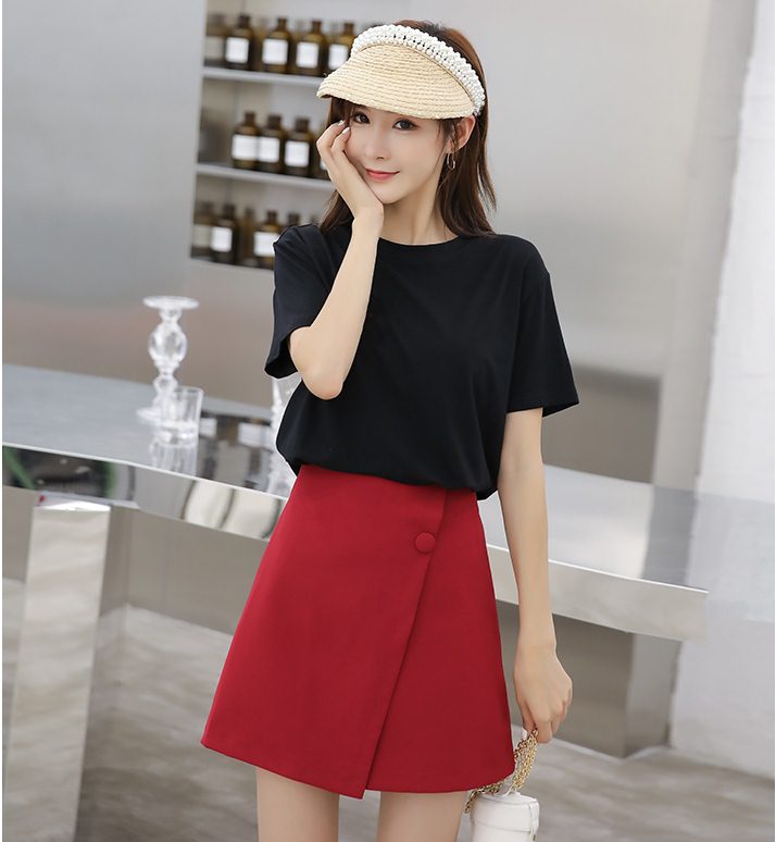Set_bs1722 ชุดเซ็ท 2 ชิ้น(เสื้อ+กระโปรง) เสื้อยืดสีดำผ้าคอตตอนเนื้อนุ่มยืดหยุ่นสูง+กระโปรงป้ายทรงเอสีแดงแต่งกระดุม