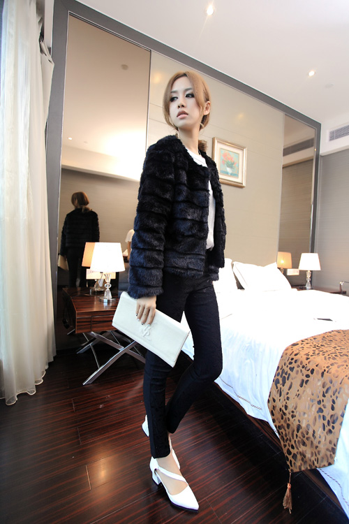 เสื้อคลุมขนนิ่ม ฟูๆ นิ่มๆ ดูดีสุดๆ เลือกสีที่พร้อมส่งด้านในได้เลยจ้า