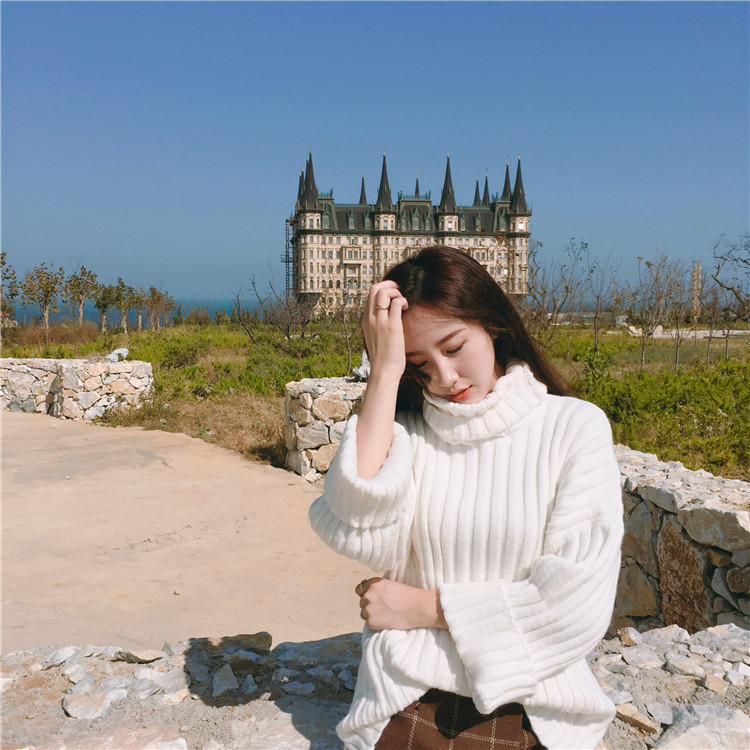 เสื้อไหมพรมตัวโคล่ง Sweater สีขาว คอเต่า ผ้าเนื้อนุ่มอุ่น น่ารักมากจ้า