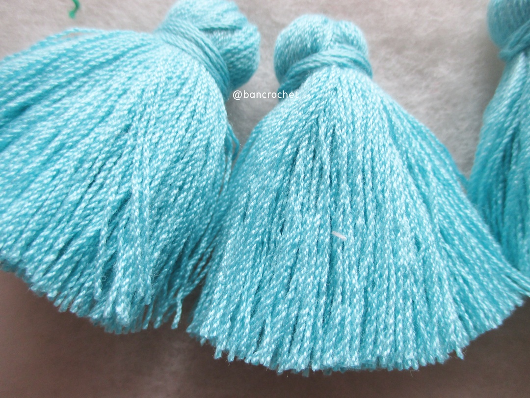 พู่แบบหนาฟู ขนาด 2 นิ้ว 4 ply tassel crochet acrylic yarn 4 ply ฟ้า 2 นิ้ว