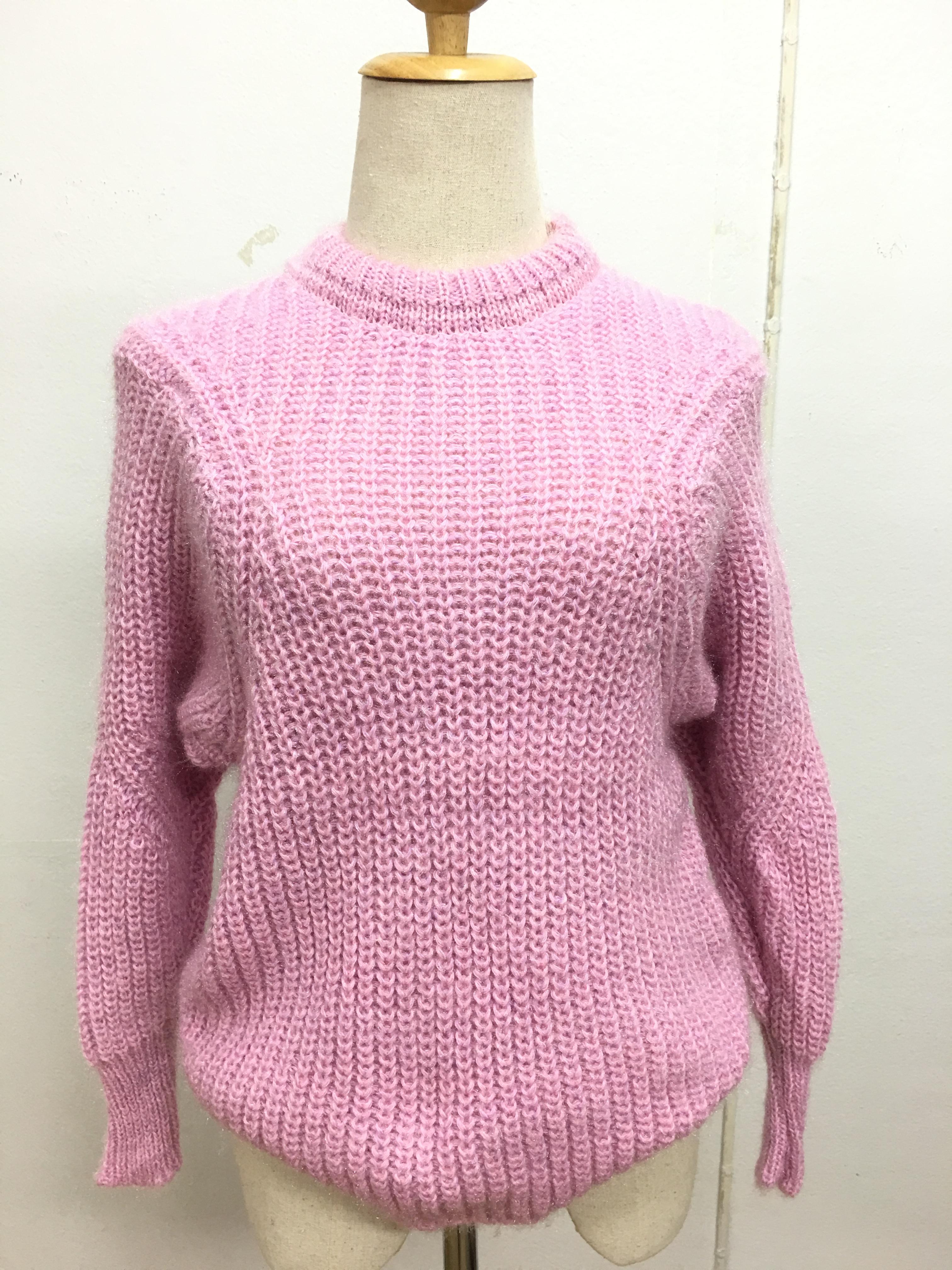 Sweater เสื้อไหมพรมถัก มีประกายวิ้งๆ ในตัว สีเทา ใส่ตัวเดี๋ยวได้เลยเก๋ๆ ยืดได้เยอะ น่ารักมากจ้าา สีเทา