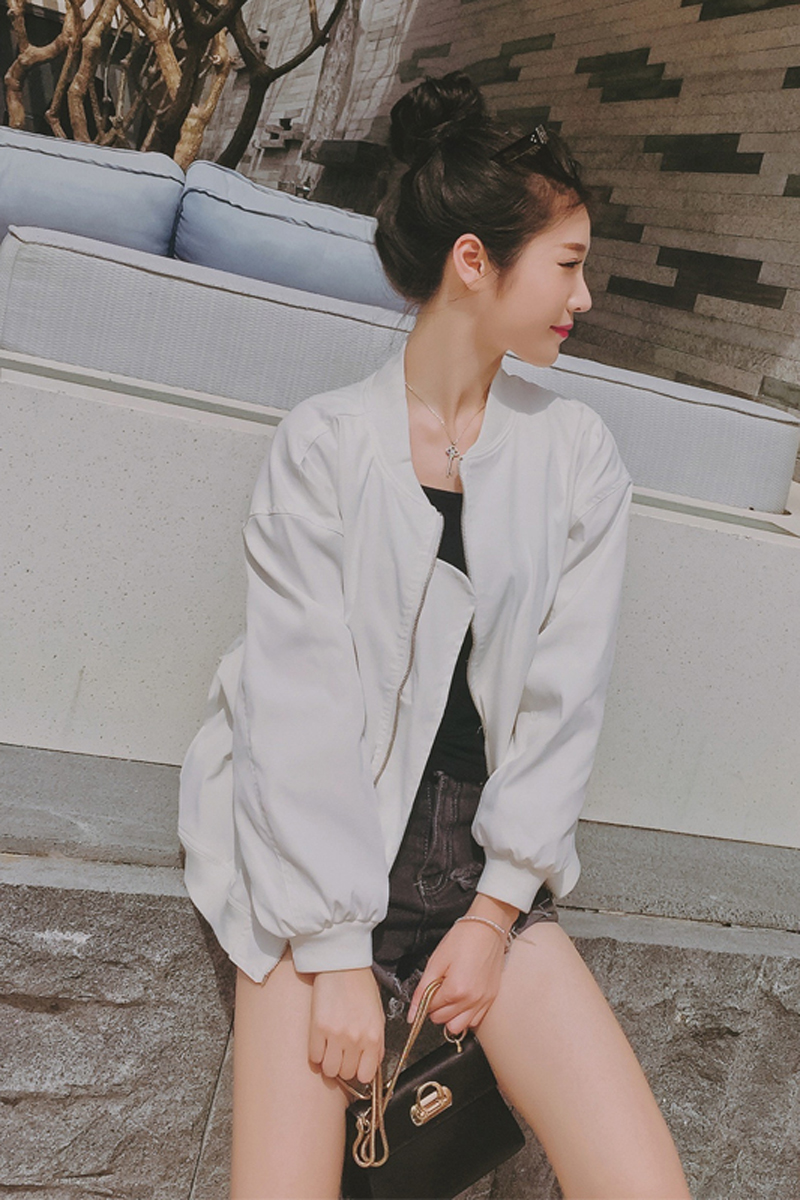 เสื้อคลุมเบสบอล เนื้อด้าน ไม่หนา ผ้ากันลมได้ดี แต่งลายด้านหลัง พร้อมส่ง