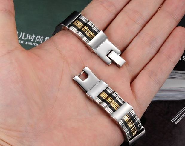 สร้อยข้อมือผู้ชาย กำไลข้อมือผู้ชาย 316L Stainless Steel ผสมผสานกับ Silicone สีดำ อย่างลงตัว ขั้นด้วยสีทอง สุดหรู no 622071