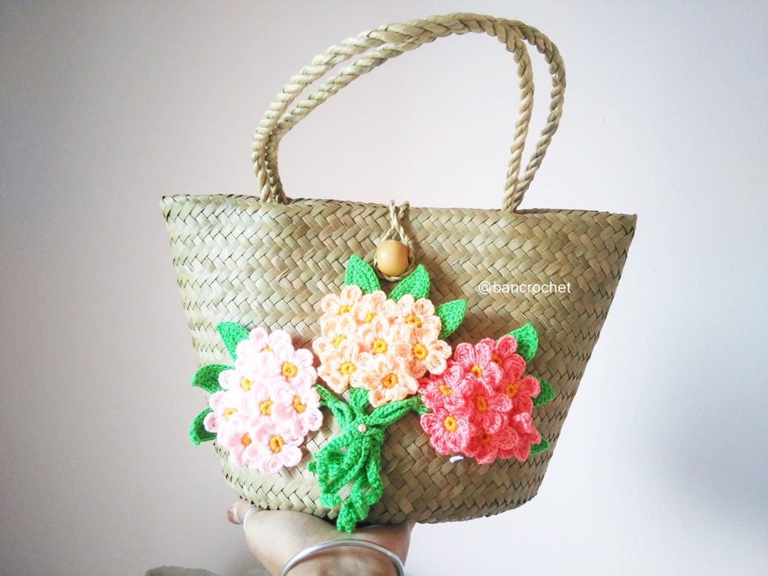 Bancrochet กระเป๋าสานกระจูดประดับดอกไม้ grajood basket weave bags คละสี 7*10*7*12 นิ้ว