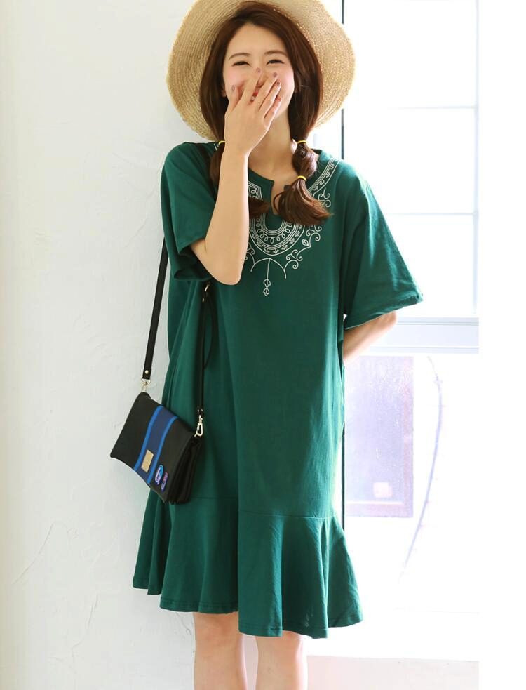 Dress4029 เดรสยาวคลุมเข่าทรงปล่อยสีเขียว ชายระบาย แต่งลายปักช่วงอก ผ้าคอตตอนเนื้อนุ่มมีน้ำหนักทิ้งตัวยืดขยายได้เยอะ งานสวยน่ารักผ้านุ่มใส่สบาย