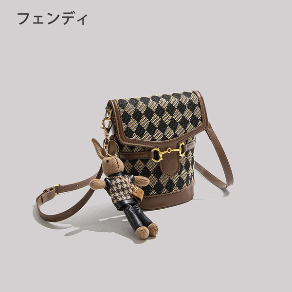 กระเป๋าสะพายข้างผู้หญิง กระเป๋าสะพายสไตล์เกาหลี By Japanese フェンディ authentic bag