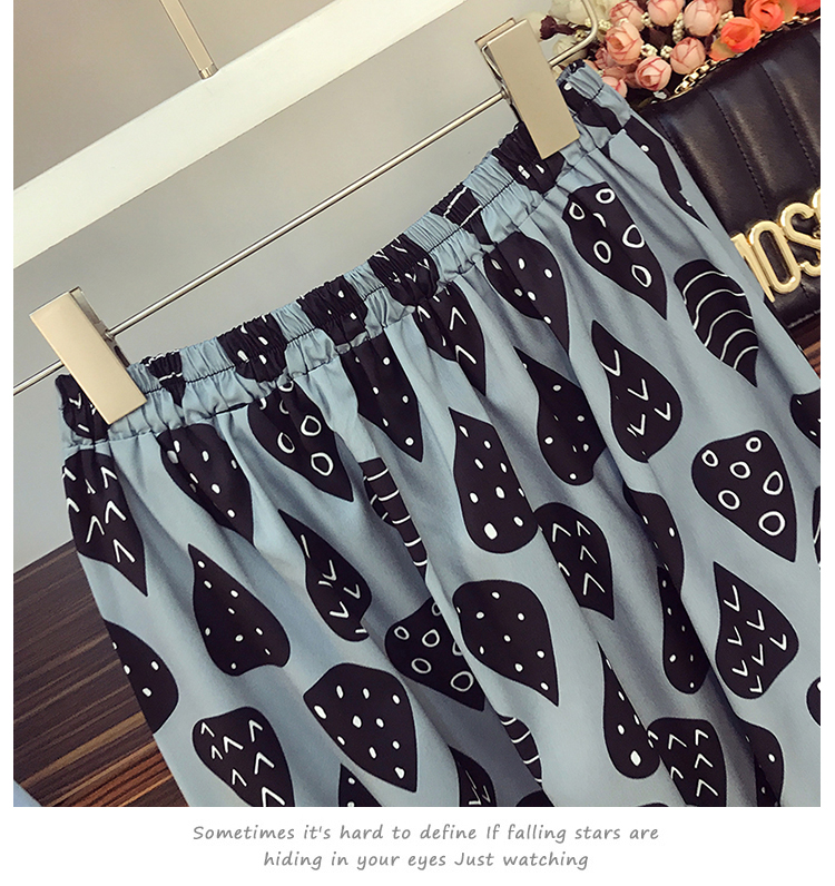 Set_bs1776 ชุดเซ็ท 2 ชิ้น(เสื้อ+กระโปรง) เสื้อแฟชั่นแขนผ่าผูกโบว์สีพื้นฟ้าคราม + กระโปรงยาวลายกราฟฟิคเอวยางยืด ผ้าโพลีเนื้อดีนุ่มใส่สบายผ้าเนื้อดีเรียบสวยไม่ยับง่าย งานเซ็ทเข้าชุดสุดน่ารัก ดีเทลเก๋ๆ ดีงาม แมทช์ได้ลงตัวเข้ากันดูดีที่สุด
