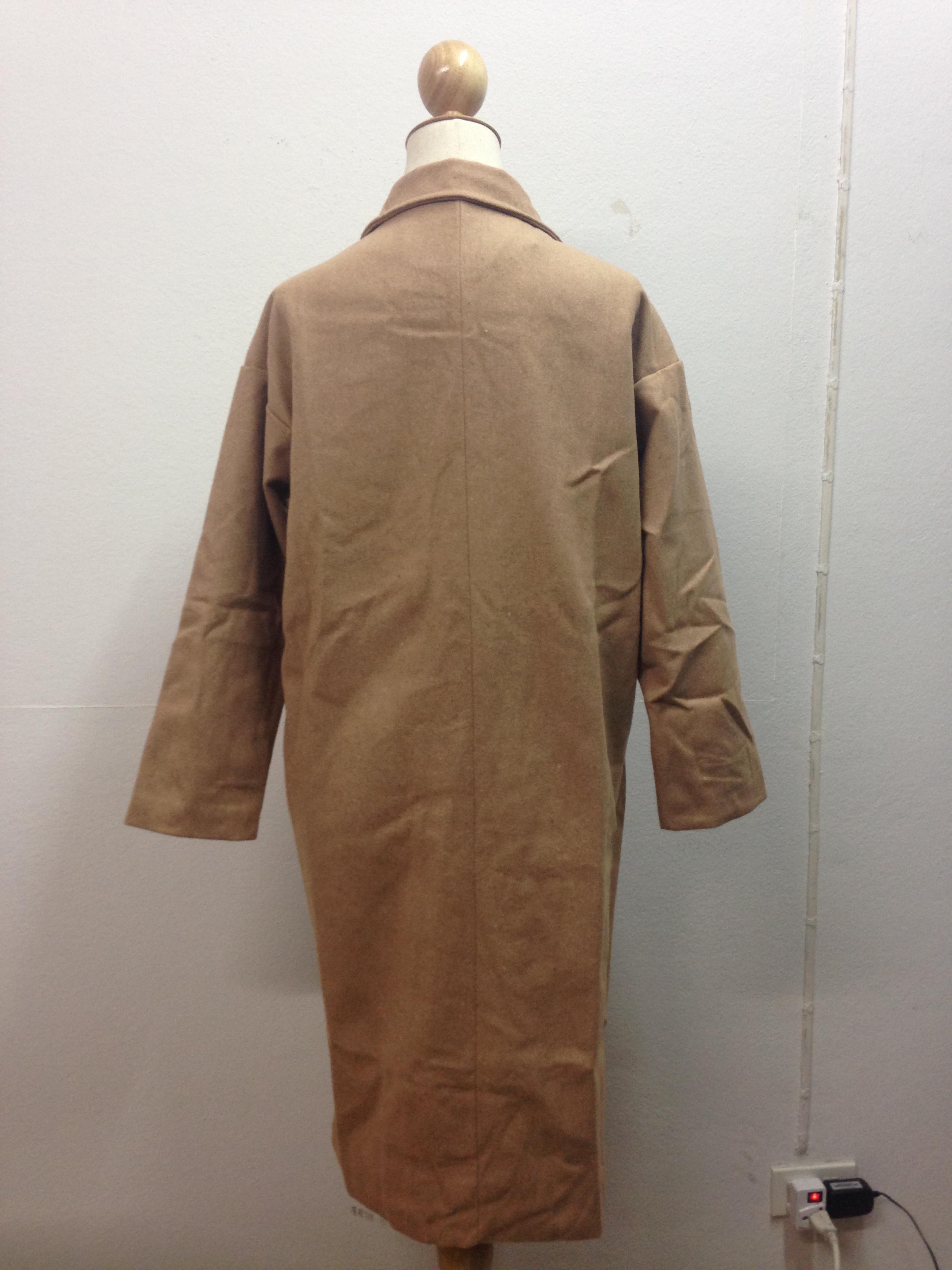 เสื้อโค้ททรงสวย แบบผู้ดี ผ้าวูลผสม เนื้อไม่หนา บุซับในกันลม จะใส่คลุม หรือใส่เป็นเสื้อโค้ทปกติก็เก๋ค่า สำเนา สีน้ำตาล,สีเทา