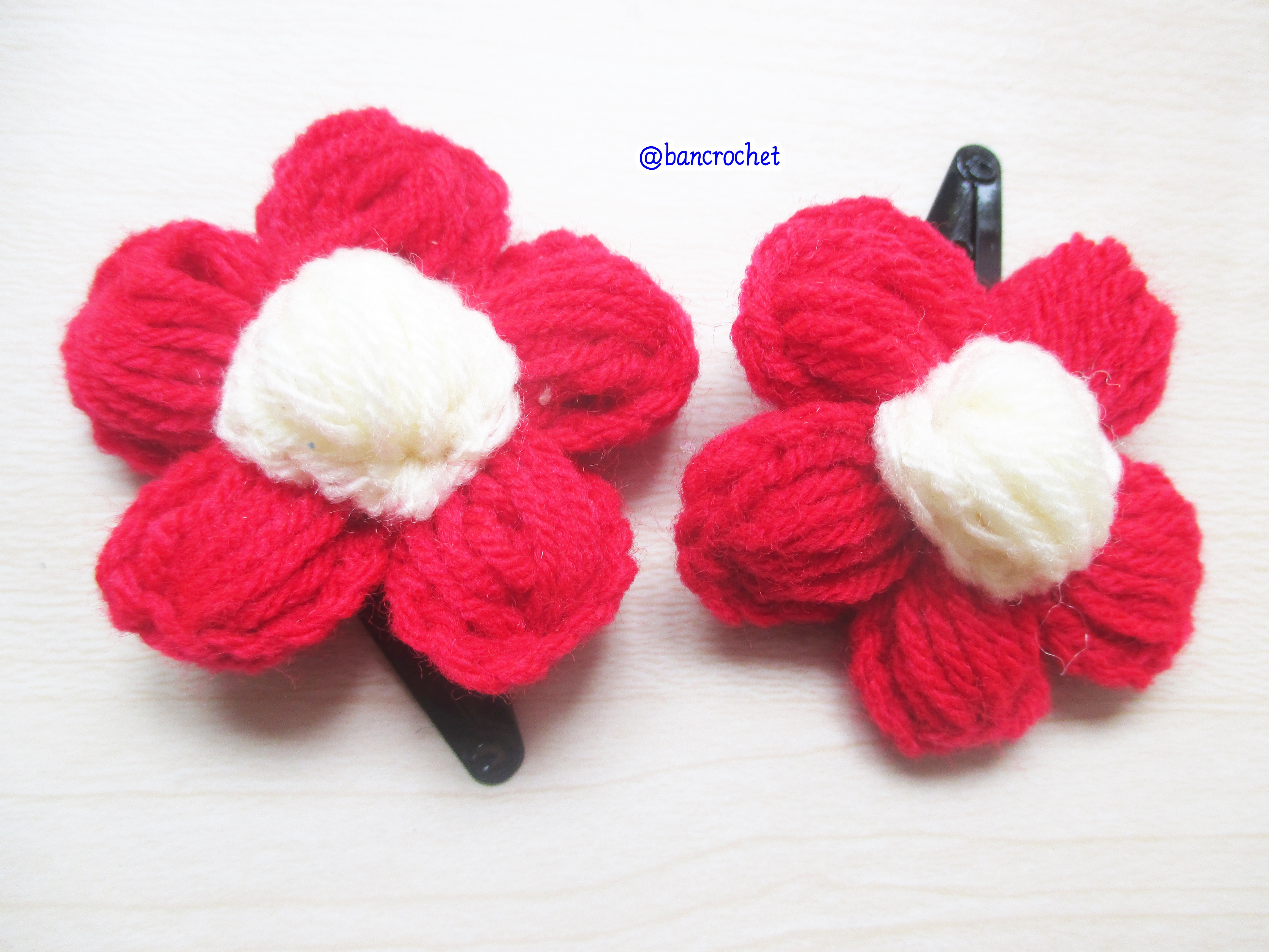 Bancrochet กิ๊บดอกไม้ถักโครเชต์ฟูๆ crochet Flowers Accessories แดง 5 cm