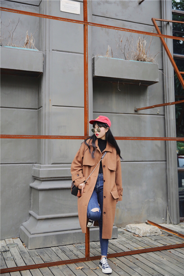 OverCoat เสื้อโค้ทกันหนาว สไตล์เกาหลี แต่งดีเทลเยอะ ทรงโคล่งสีน้ำตาล ผ้าวูลผสมเนื้อดี บุซับในกันลม พร้อมส่ง same pic