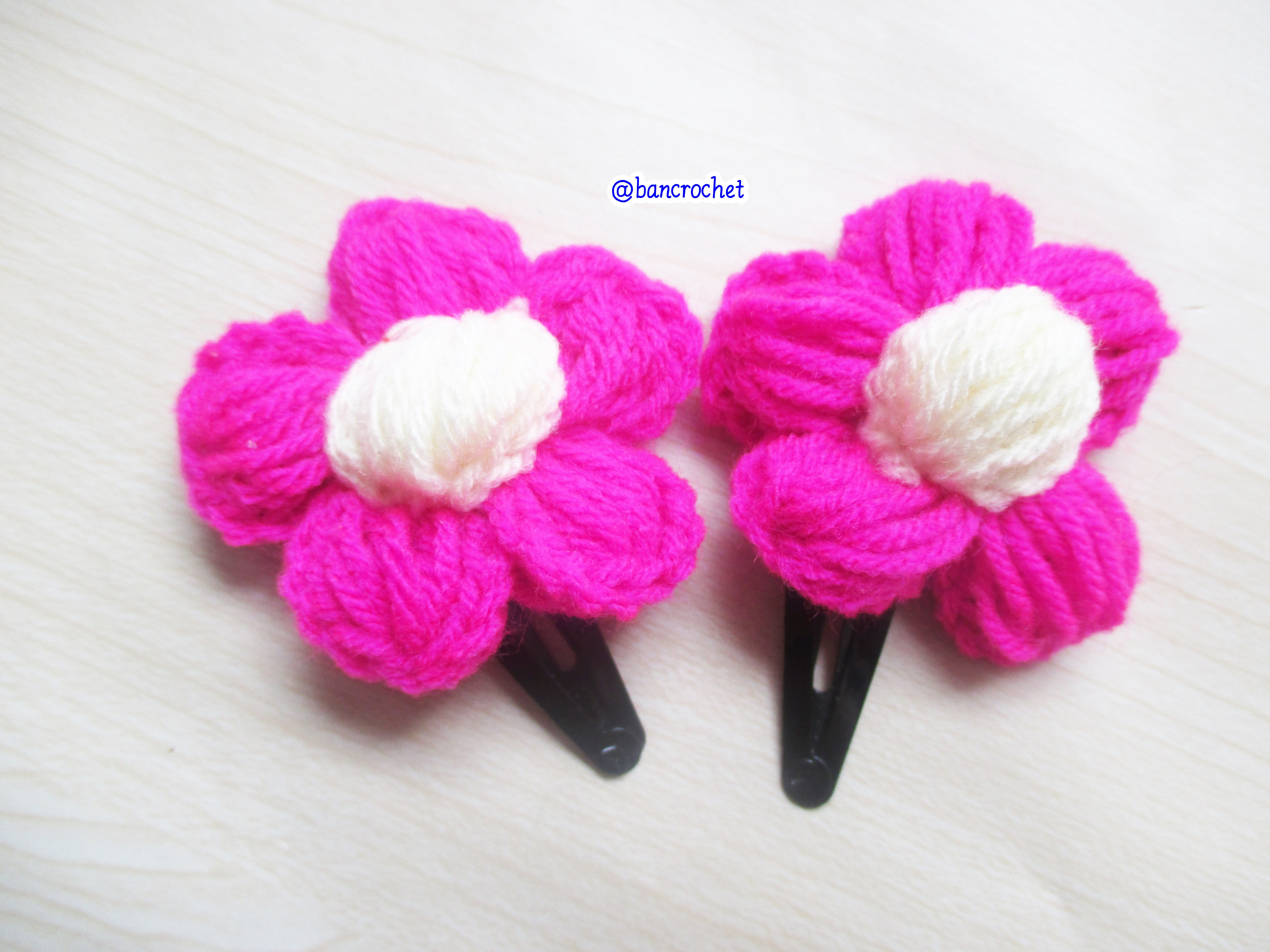 Bancrochet กิ๊บดอกไม้ถักโครเชต์ฟูๆ crochet Flowers ชมพูบานเย็น 5 cm