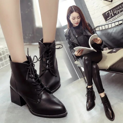 Boots รองเท้าบูท หนังสีดำ ด้านในเป็นขนสั้น แต่งหมุดรอบพื้นรองเท้า เก๋ๆ สำเนา