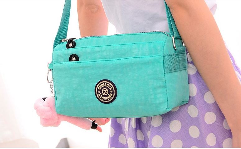 กระเป๋าสะพายผู้หญิง ขนาดกลาง กระเป๋าสะพายวัยรุ่น สีสันสดใส กระเป๋าผ้าไนลอน กันน้ำได้ มีซิปแยก 4 ช่อง ใส่ร่มพับได้ มีหลายสี แบบสวย สะดวก 311375