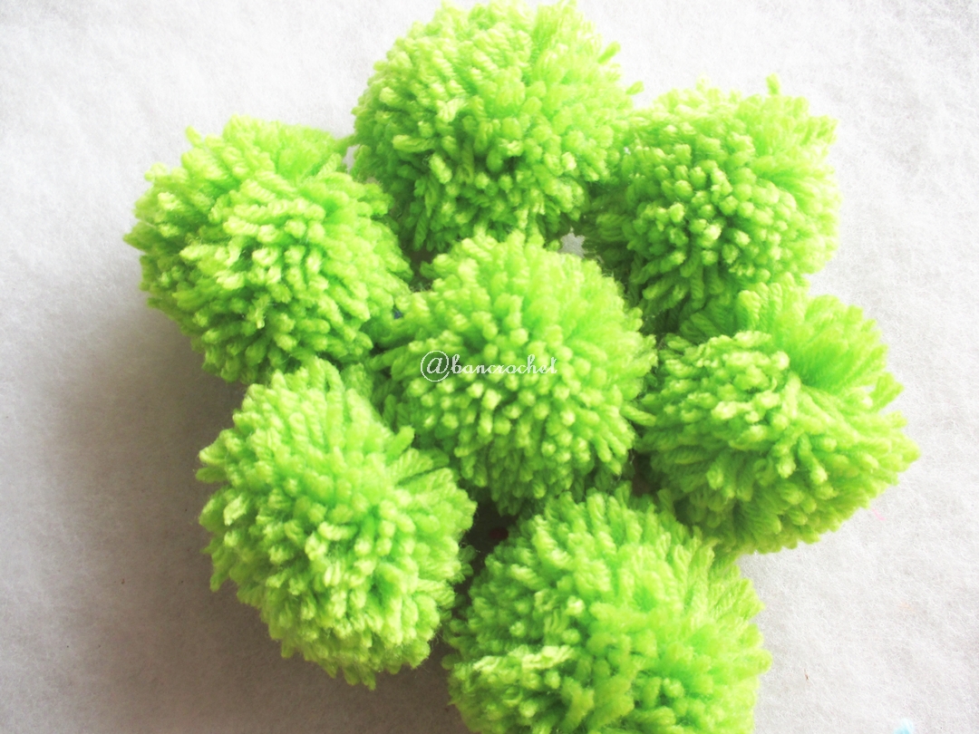 ปอมปอมไหมพรมสีเขียว ขนาด 2 นิ้ว pompoms crochet
