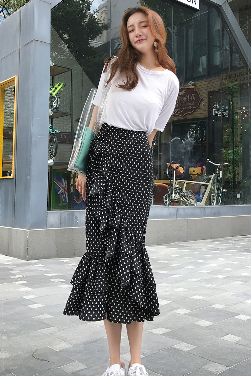 Skirt383 กระโปรงลายจุดสีดำชายระบาย ซิปหลัง ทรงเข้ารูป มีซับในอย่างดี ผ้าชีฟองเนื้อดีมีน้ำหนักทิ้งตัว งานดีทรงดีดีเทลน่ารักแมทช์กับอะไรก็เข้า ใส่เที่ยว/ใส่ทำงานได้