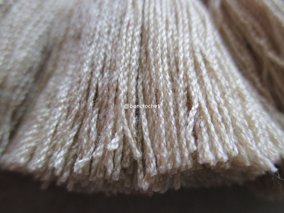 พู่แบบหนาฟู ขนาด 2 นิ้ว 4 ply tassel crochet acrylic yarn 4 ply ครีม 2 นิ้ว