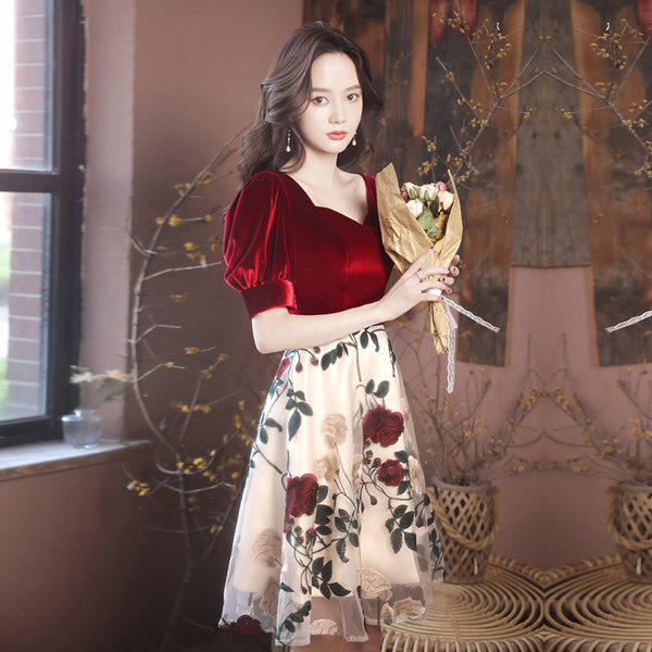 ชุดราตรี ชุดราตรีสวยหรู แบบ ทันสมัย Evening dress