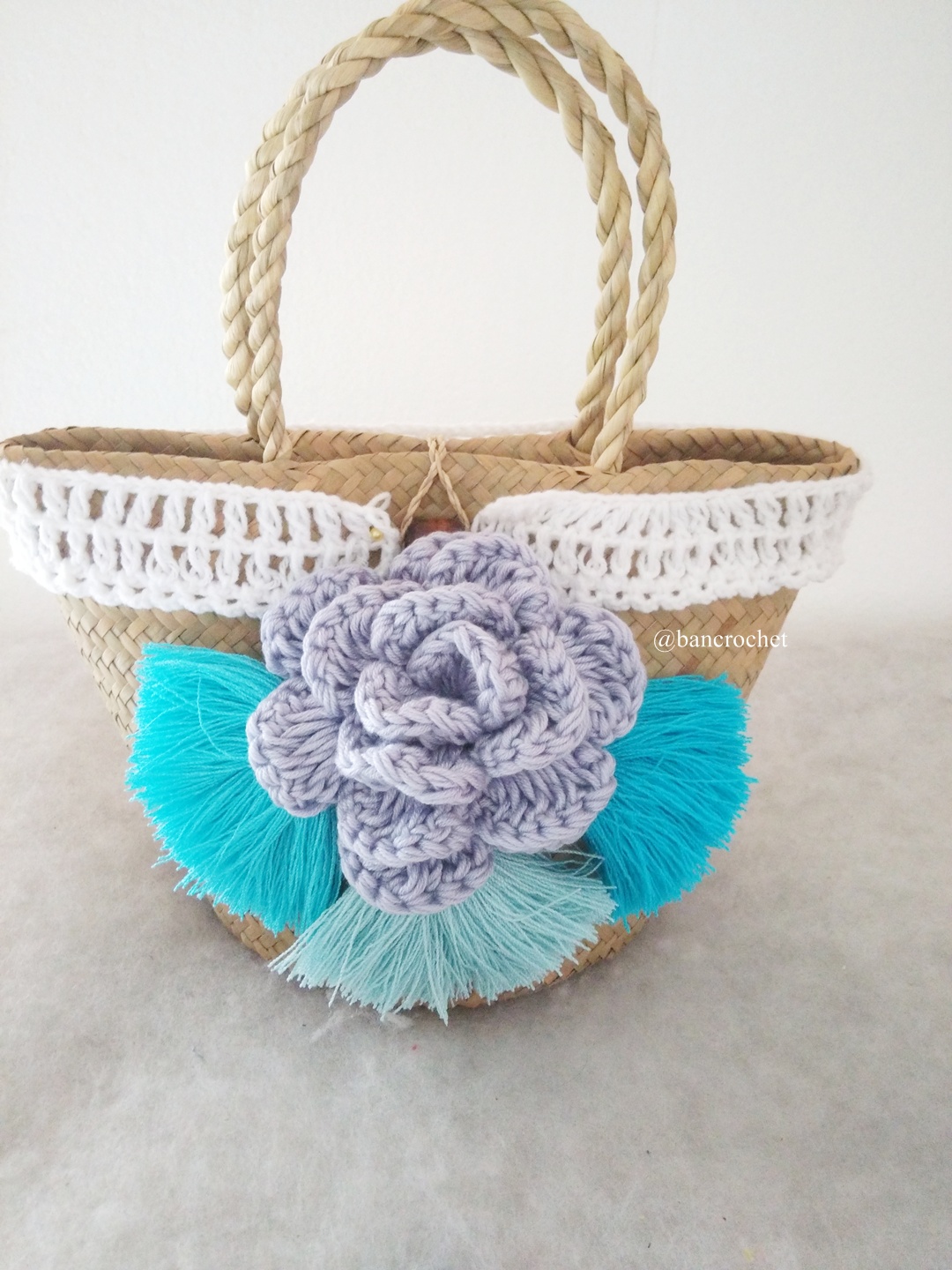 กระเป๋าสานกระจูดประดับดอกไม้ grajood basket weave bags ธรรมชาติ 7*10*7*12 นิ้ว