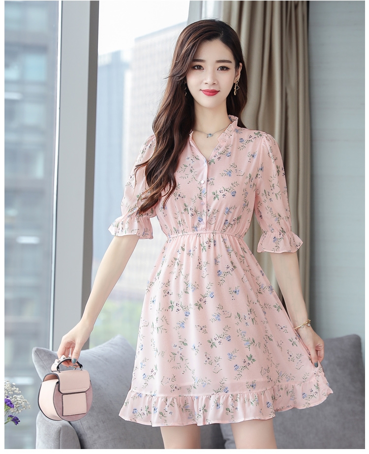 Dress4620 เดรสชีฟองลายดอกไม้สีชมพู กระดุมผ่าหน้าช่วงอก ทรงคอวีปกระบายเล็กๆ เอวยางยืด แขนสามส่วนระบาย