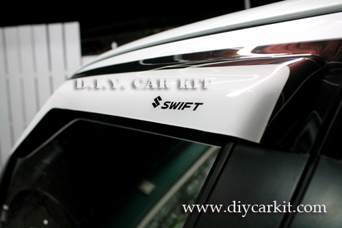 กันสาดประตูสีขาวรถยนต์ Swift