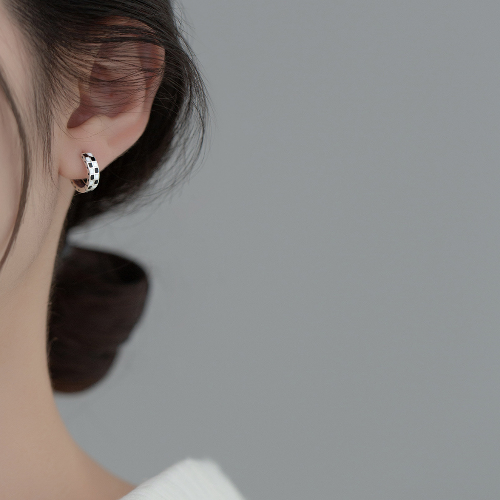 ต่างหูเงินแท้ S925 รุ่น Attention ต่างหูห่วงลายหมากรุกขาวดำ สูง11.3mm เงินแท้ทั้งชิ้น Silver925