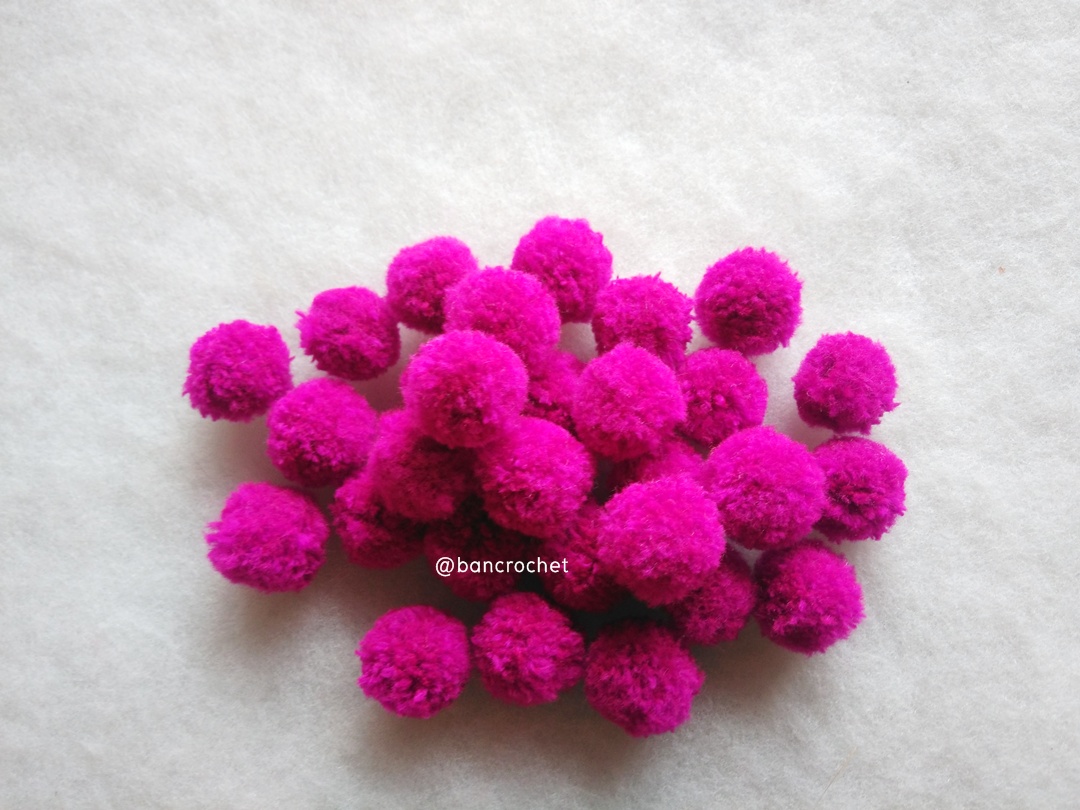 ปอมปอมไหมพรม ขนาด 2.5-3 ซม pom poms crochet บานเย็น 2.5-3 ซม.