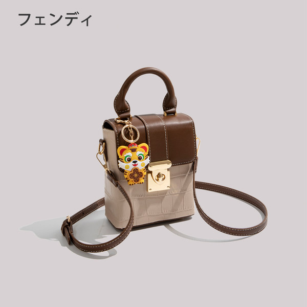 กระเป๋าสะพายข้างผู้หญิง กระเป๋าสะพายสไตล์เกาหลี By Japanese フェンディ authentic bag