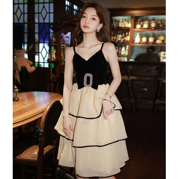 ชุดราตรี ชุดราตรีสวยหรู แบบ ทันสมัย Evening dress